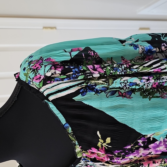 Top - Picture 6 of 16